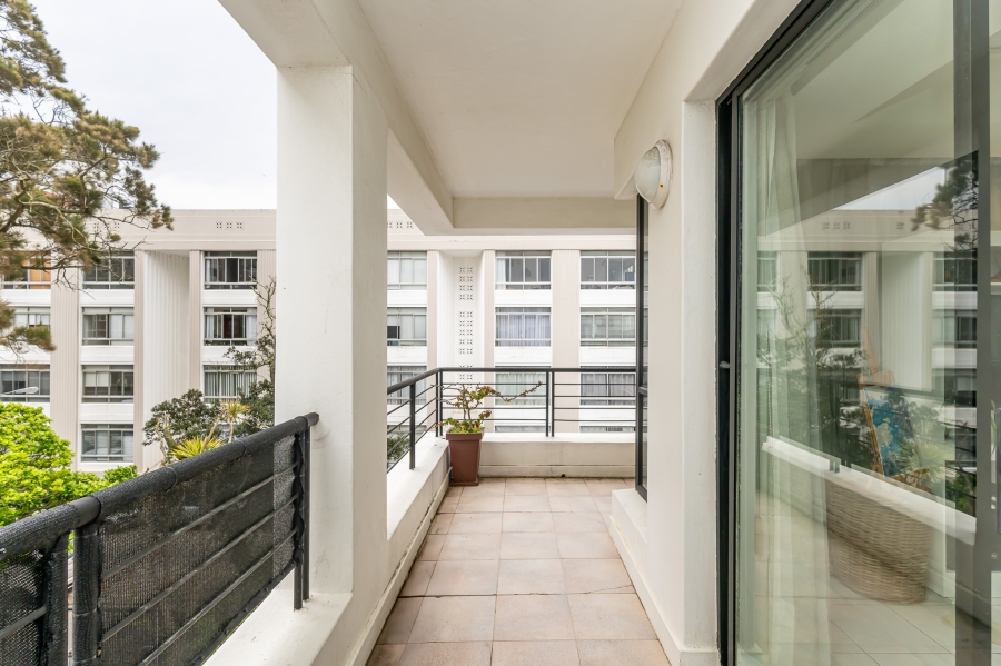 To Let 2 Bedroom Property for Rent in Sea Point Western Cape